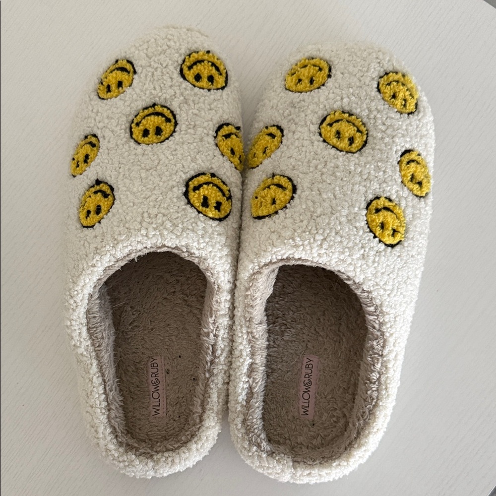 Cream Smiley Face Slippers